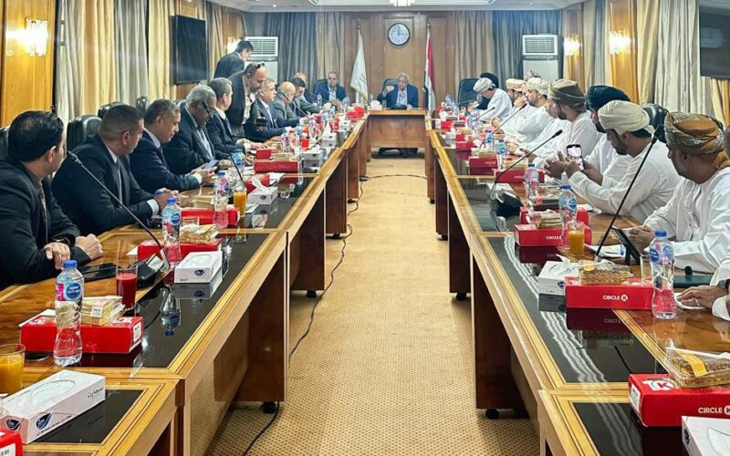 وفد رجال الأعمال العُماني يزور اتحاد الغرف التجارية المصرية لبحث سبل تعزيز التعاون الاستثماري