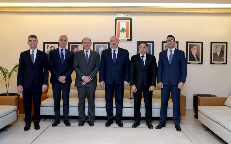 الرئيس عون زار مصرف لبنان والتقى الحاكم سعيد ونواب الحاكم الأربعة