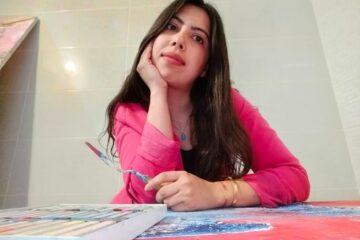 الفنانة التشكيلية سناء قرواش.. حين يُصبح اللون اعترافًا واللوحة ملاذًا للروح
