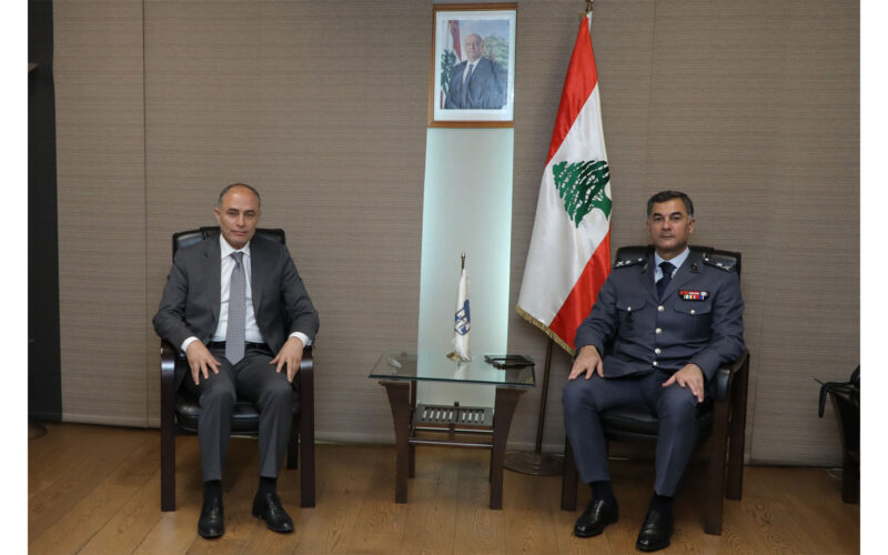 اللواء رائد عبدالله يستقبل السفير التونسي في لبنان اللواء رائد عبدالله يستقبل السفير التونسي في لبنان