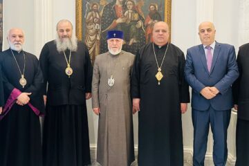 المطرانان ابراهيم والصوري زارا الكاثوليكوس كاريكين الثاني بطريرك  عموم الأرمن في العالم